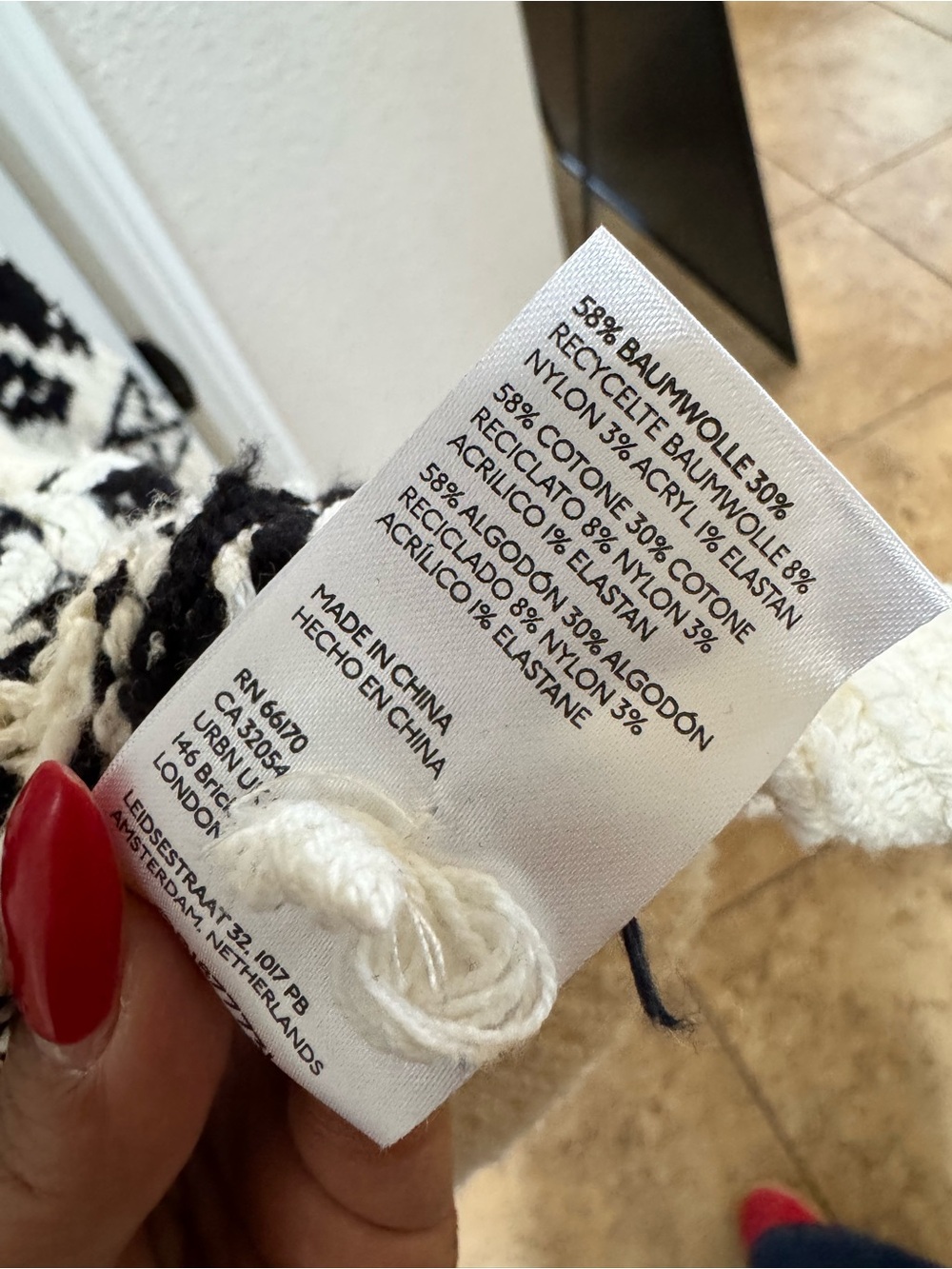 Pilcro Slouchy waves Ivory & Black Star Motif Knit Cardigan - Picture 7 of 10